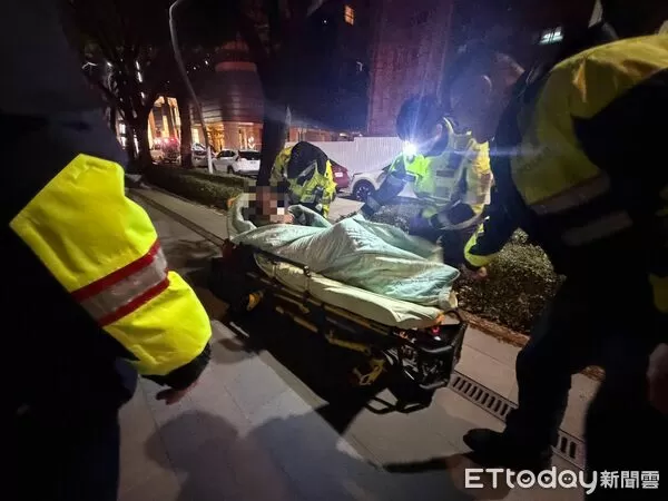 ▲▼一名男子寒夜醉倒全身抽搐，警急搜20分鐘找到人。（圖／民眾提供，下同）