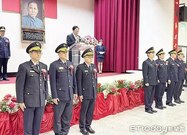 ▲桃園市長張善政今天下午主持新任副局長、卸新任分局長與大隊長聯合交接典禮，勉勵新任分局長分局長、大隊長上任後，應兢兢業業結合警力與民力讓市民有感。（圖／記者沈繼昌攝）