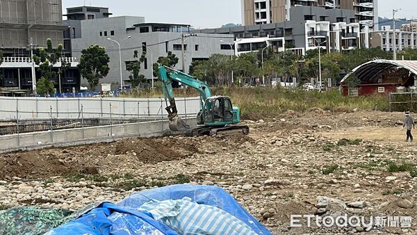 ▲▼ 土方之亂,挖土機,工地,地基,示意圖            。（圖／記者陳筱惠攝）