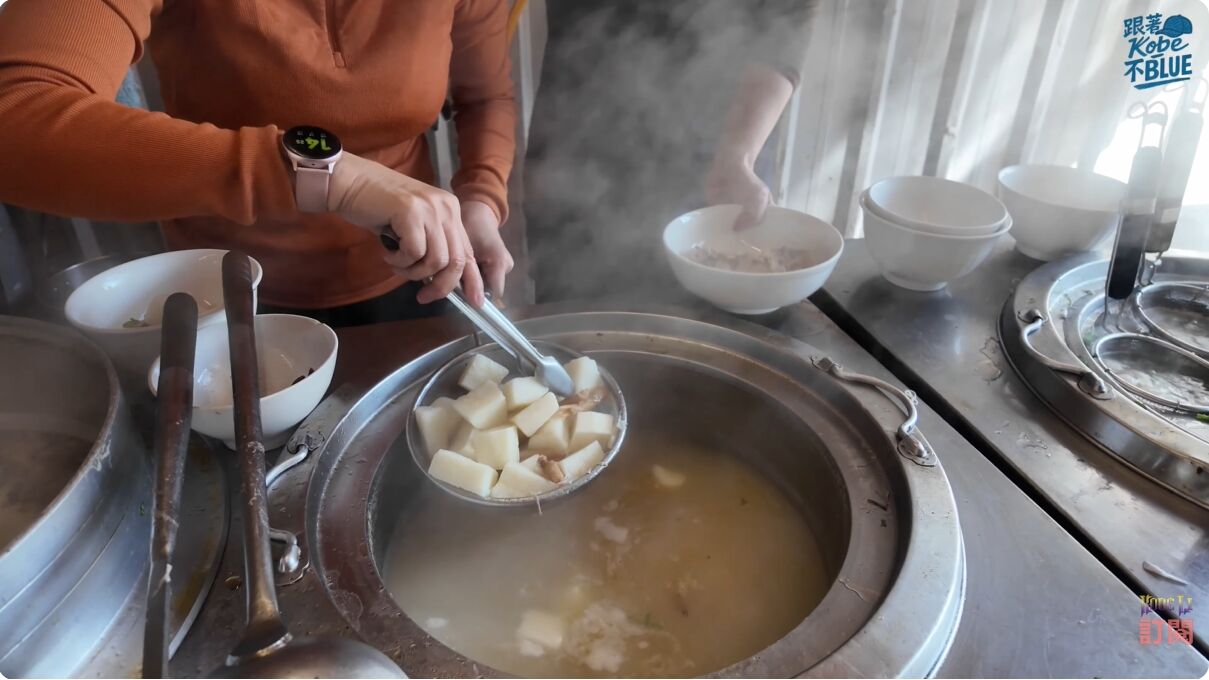 ▲陽明山半日遊懶人包｜封園兩年後重新開放！落羽松步道回歸＋在地麻油雞湯＋日式老宅咖啡。（圖／翻攝自YouTube／跟著Kobe不BLUE）