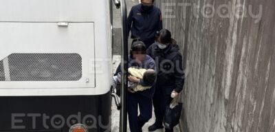獨／馬尾妹子幫男友看管豬仔淪共犯　緊抱幼兒上法庭痛哭