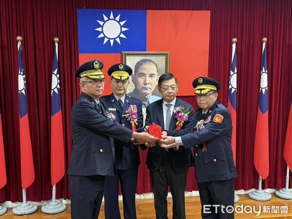 ▲台南市警察局20日上午舉行21名重要警職聯合交接典禮，警政新布局正式就位。（記者林東良翻攝，下同）