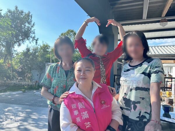 ▲▼台灣新住民關懷總會理事長周滿芝（前中）。（圖／翻攝自台灣新住民關懷總會臉書）