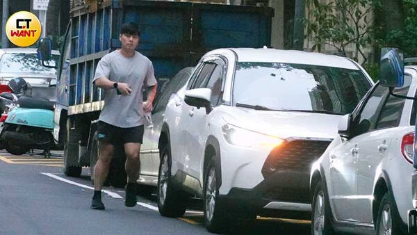 不只是「假男友」1／蕾菈斷開湯宇　被抓包夜歸「瘋男」晨灰家