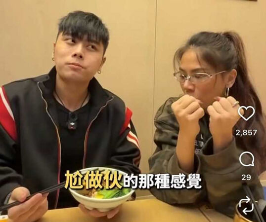 不只是「假男友」3／晨灰75萬訂閱頻道曾一夕歸零　將保時捷讓女神鄭若青開爆戀情