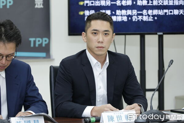 ▲▼民眾黨「被裁掉的真相 新北市鶯歌區私立幼兒園霸凌案」記者會，民眾黨立院黨團總召黃國昌、新北市議員陳世軒、當事孩童家長出席。（圖／記者湯興漢攝）