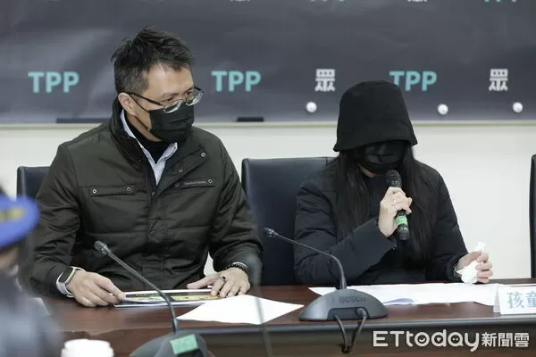 ▲▼民眾黨「被裁掉的真相 新北市鶯歌區私立幼兒園霸凌案」記者會，民眾黨立院黨團總召黃國昌、新北市議員陳世軒、當事孩童家長出席。（圖／記者湯興漢攝）