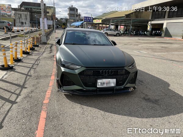 ▲苗栗警方執行違停拖吊，黃姓男子趁停第紅燈偷鑽進車內，騙過警方開走車；警方依其自拍影片將追究刑責。（圖／記者楊永盛翻攝）