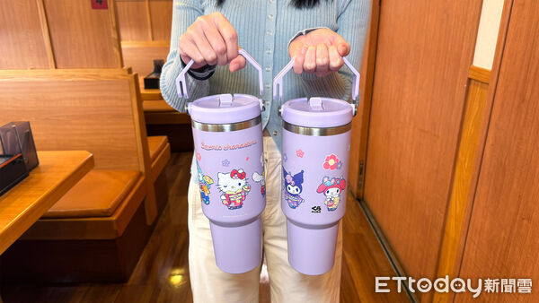 ▲藏壽司x三麗鷗聯名周邊最終回　5款超可愛毛絨零錢包滿額送。（圖／藏壽司提供）