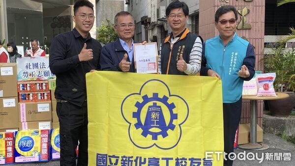 ▲大台南總工會攜手多個工會與民間團體寒冬送暖，捐贈年節物資關懷30戶職災與弱勢勞工家庭。（記者林東良翻攝，下同）