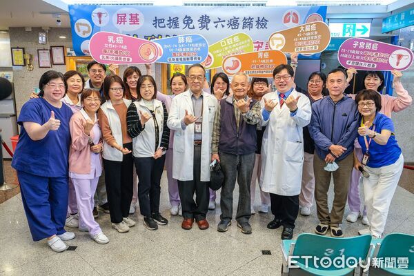 ▲陳先生(左)罹患五癌仍樂觀面對人生，右為放射腫瘤科主任陳柏均。（圖／屏基提供）