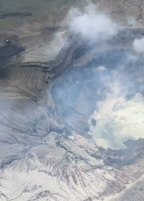 ▲▼阿蘇火山空拍畫面 。（圖／pangwun提供，請勿隨意翻拍，以免侵權。）