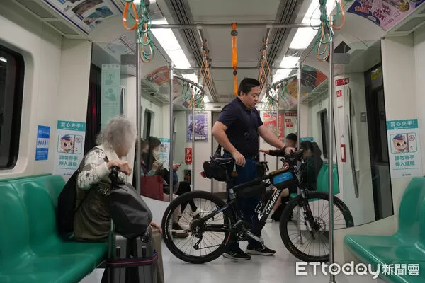 ▲▼高雄捷運調整腳踏車搭乘政策。（圖／記者許宥孺翻攝）