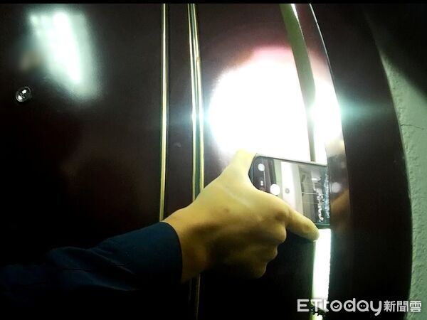 ▲▼桃園獨居老翁多日未外出，屋內飄出惡臭。（圖／記者沈繼昌翻攝）