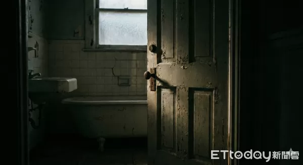 ▲浴室,昏暗。（圖／AI生成圖）