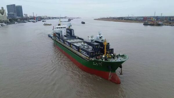 ▲▼一艘名為「中達79」的貨櫃輪正式離開上海黃浦江滬東中華造船廠碼頭，疑似出海進入測試階段。（圖／翻攝自陸網）