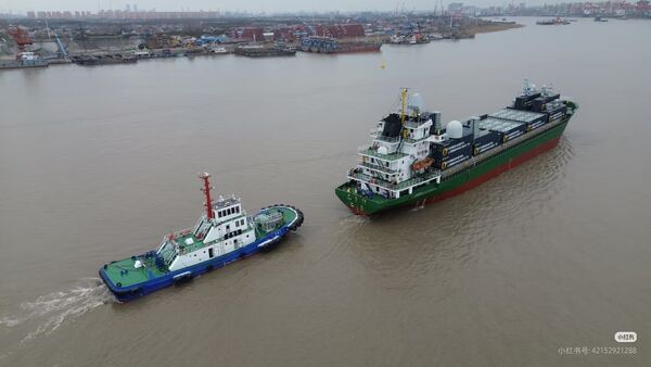 ▲▼一艘名為「中達79」的貨櫃輪正式離開上海黃浦江滬東中華造船廠碼頭，疑似出海進入測試階段。（圖／翻攝自陸網）