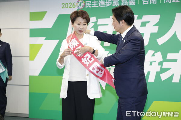 ▲▼民進黨21日召開記者會正式提名賴瑞隆、陳亭妃、蔡易餘代表民進黨參選高雄市長、台南市長及嘉義縣長。現任高雄市長陳其邁、台南市長黃偉哲、嘉義縣長翁章梁也出席向選民推薦這三位參選人，主席賴清德也親自為三人披上選舉綵帶。（圖／記者湯興漢攝）