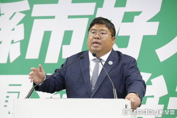 ▲▼民進黨21日召開記者會正式提名賴瑞隆、陳亭妃、蔡易餘代表民進黨參選高雄市長、台南市長及嘉義縣長。現任高雄市長陳其邁、台南市長黃偉哲、嘉義縣長翁章梁也出席向選民推薦這三位參選人，主席賴清德也親自為三人披上選舉綵帶。（圖／記者湯興漢攝）