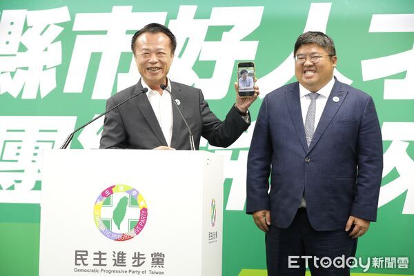 ▲▼民進黨21日召開記者會正式提名賴瑞隆、陳亭妃、蔡易餘代表民進黨參選高雄市長、台南市長及嘉義縣長。現任高雄市長陳其邁、台南市長黃偉哲、嘉義縣長翁章梁也出席向選民推薦這三位參選人，主席賴清德也親自為三人披上選舉綵帶。（圖／記者湯興漢攝）