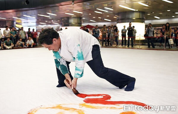 ▲Global Mall環球購物中心24日起連續兩個週末，在高雄車站B1下沉式廣場舉辦迎新春活動。（圖／環球購物中心提供）