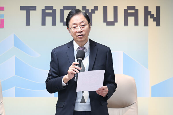 ▲桃園市長張善政今天宣布，鑑於全市教師人力吃緊且兼職行政工作辛勞，市府將加碼補助校長與第一線教師，預估有4500名校長、教師受惠。（圖／市府新聞處提供）