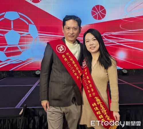 ▲2025年運彩銷售破710億創新高，公會理事長何昱奇夫妻獲表揚。（圖／記者游瓊華翻攝）
