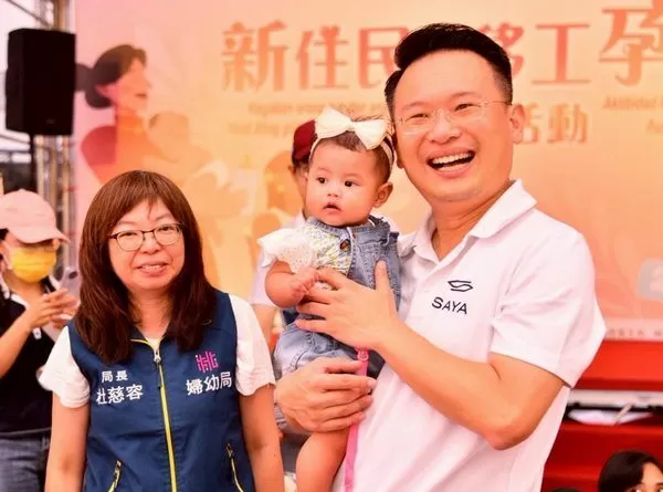 ▲蘇俊賓臉書分享「國際擁抱日」溫馨由來