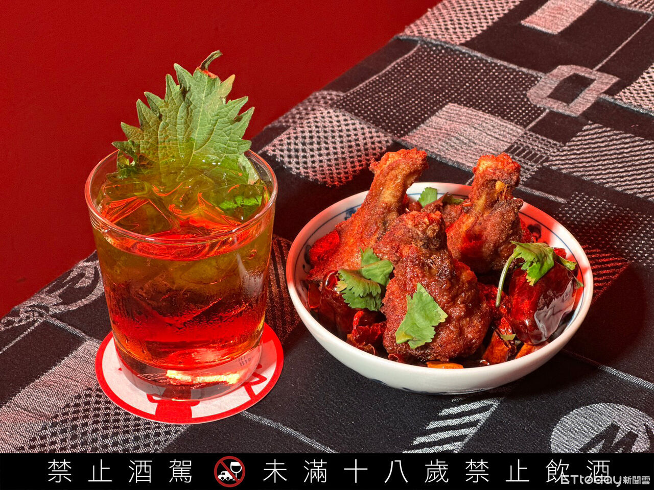 ▲▼「週末炸雞俱樂部Weekend Chicken Club」跨界找來時尚品牌「DYCTEAM」展開聯名活動。（圖／記者蕭筠攝）