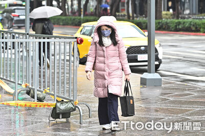 明天回溫「東半部雨勢明顯」 下周一最暖高溫26度