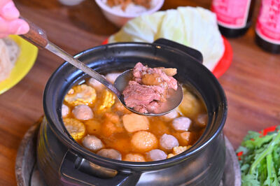 台中「199元炭火薑母鴨」小菜一律50