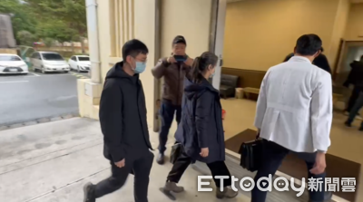 蘆洲雙屍今解剖！家屬哀戚赴殯儀館　檢未借提弒親逆子到場