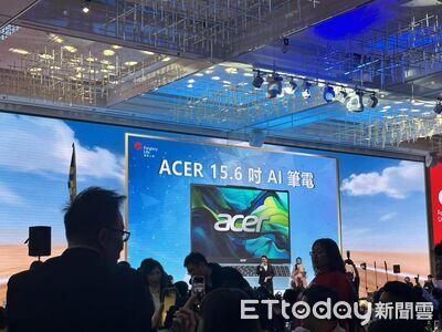 參加尾牙沒中獎　公司宣布「普發筆電」！在場員工1人1台