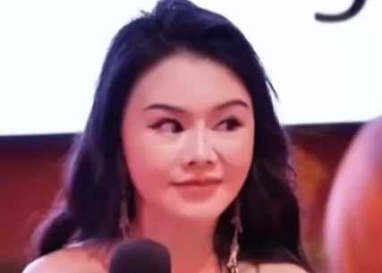 ▲周媛自稱「性商教母、性愛老師」。（圖／翻攝自微博）