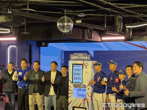 ▲大魯閣小英雄球員卡第二彈開賣。（圖／記者胡冠辰攝）