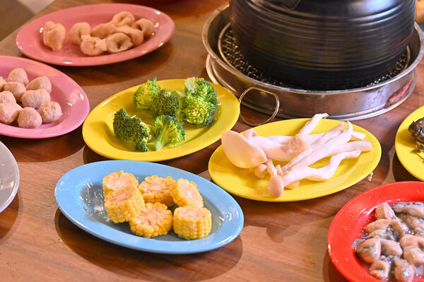 ▲▼九霸碳燒薑母鴨。（圖／部落客橘子狗愛吃糖授權提供）