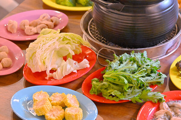 ▲▼九霸碳燒薑母鴨。（圖／部落客橘子狗愛吃糖授權提供）