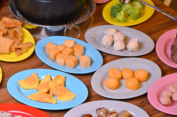 ▲▼九霸碳燒薑母鴨。（圖／部落客橘子狗愛吃糖授權提供）