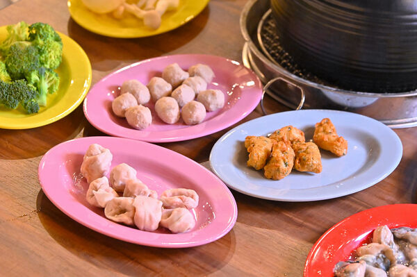 ▲▼九霸碳燒薑母鴨。（圖／部落客橘子狗愛吃糖授權提供）