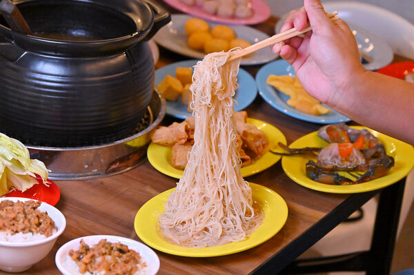 ▲▼九霸碳燒薑母鴨。（圖／部落客橘子狗愛吃糖授權提供）