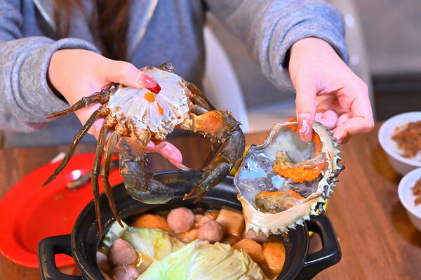 ▲▼九霸碳燒薑母鴨。（圖／部落客橘子狗愛吃糖授權提供）