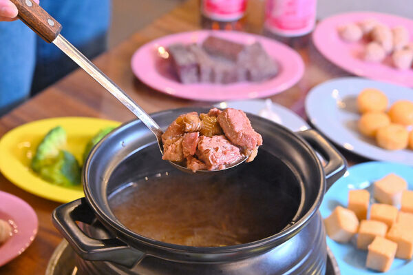 ▲▼九霸碳燒薑母鴨。（圖／部落客橘子狗愛吃糖授權提供）