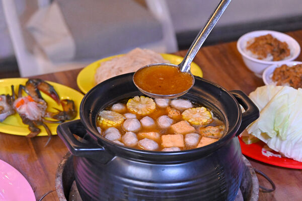 ▲▼九霸碳燒薑母鴨。（圖／部落客橘子狗愛吃糖授權提供）