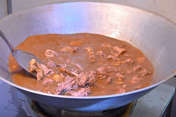 ▲▼九霸碳燒薑母鴨。（圖／部落客橘子狗愛吃糖授權提供）