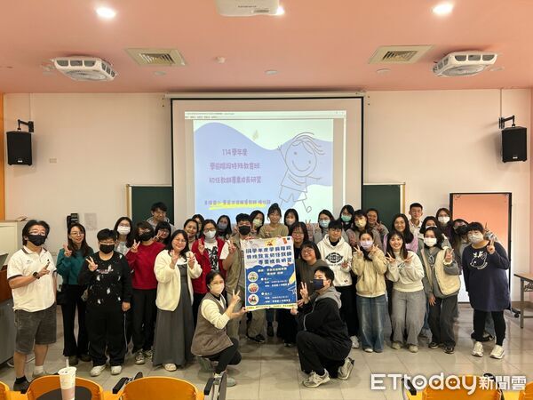 ▲初任學前特殊教育教師專注參與研習，學習如何與幼兒及家長互動。（圖／記者林東良翻攝，下同）