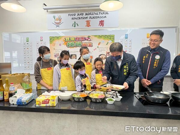 ▲台南市安慶國小食農教育教室「小蔥房」22日揭牌啟用，打造從土地到餐桌的學習場域。（圖／記者林東良翻攝，下同）