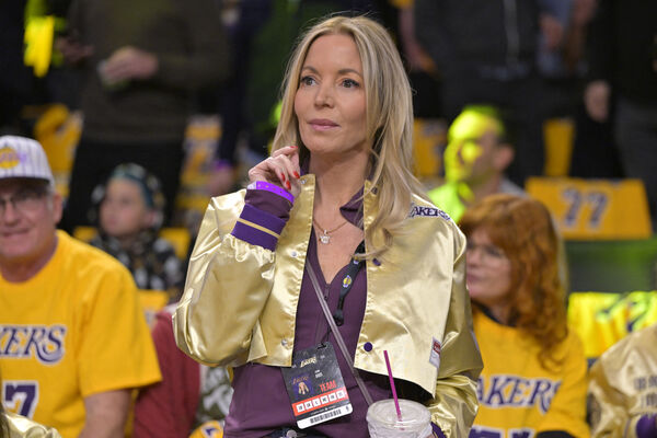 ▲湖人隊女老闆珍妮．巴斯（Jeanie Buss）。（圖／路透）