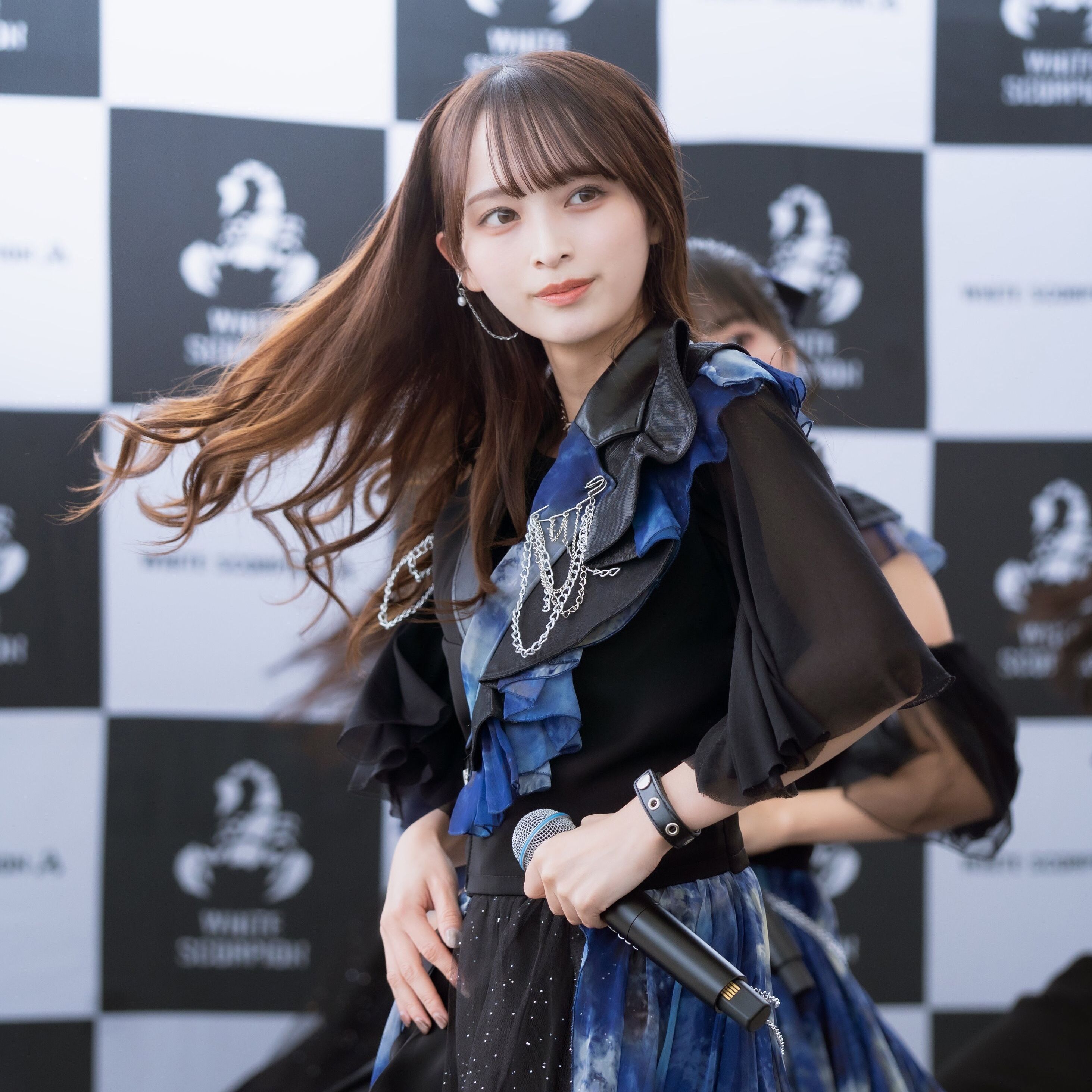 日本女團WHITE SCORPION成員ALLY一張照片引爆流量風暴　短時間內吸引將近150萬人次點閱。（圖／翻攝自X）