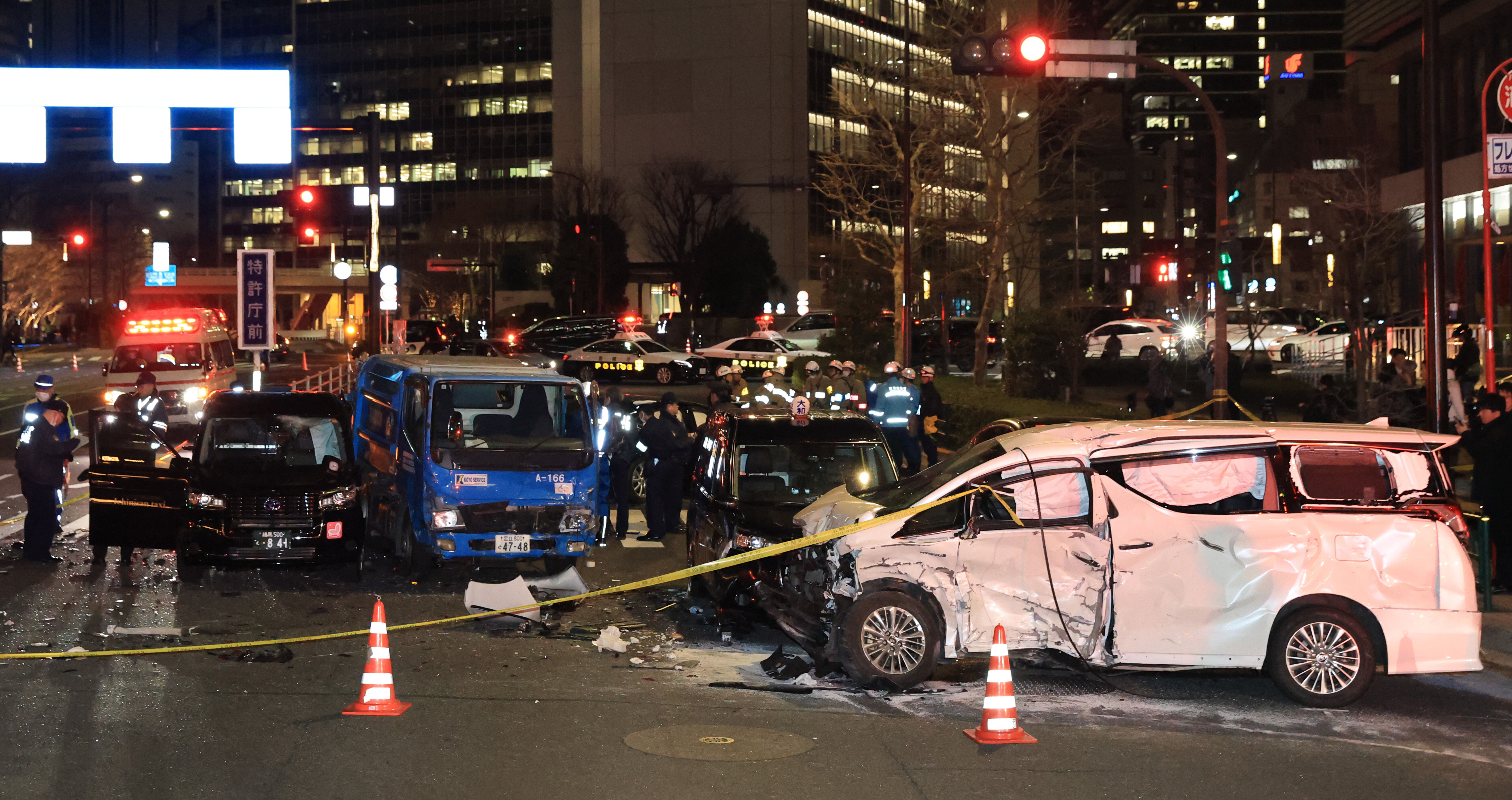 ▲▼日本東京都港區赤坂22日晚間發生6車連環追撞事故,肇事者為內閣府公務車駕駛。(圖/達志影像/美聯社)