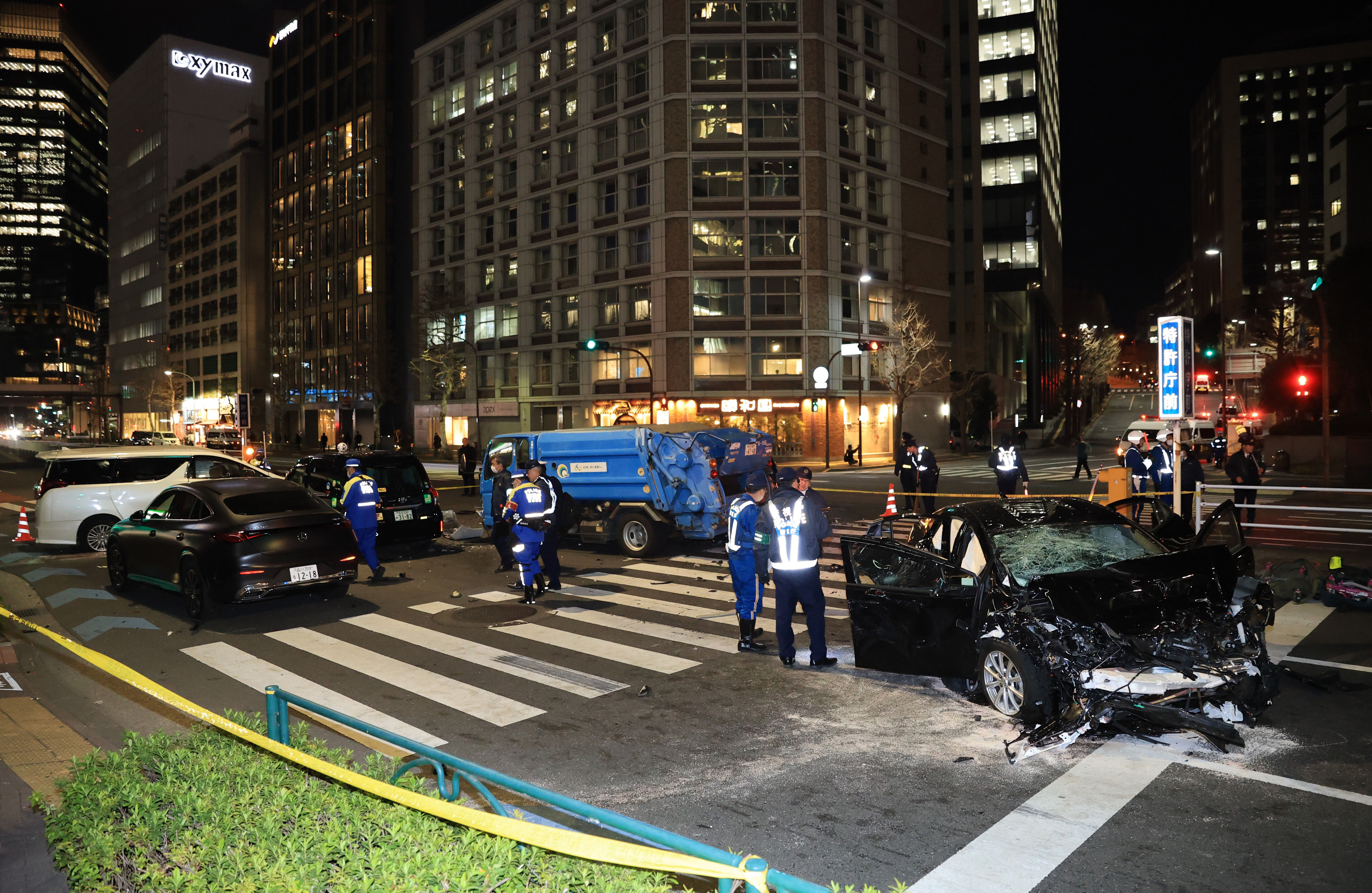 ▲▼日本東京都港區赤坂22日晚間發生6車連環追撞事故,肇事者為內閣府公務車駕駛。(圖/達志影像/美聯社)